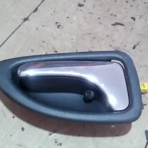 Újdonság VOLVO V40 Bal hátsó belső kilincs bontott alkatrész