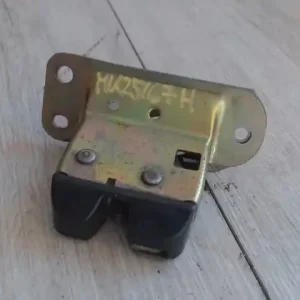 VOLVO V40 Csomagtér ajtó zárszerkezet kombi bontott alkatrész Expressz kézbesítés