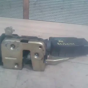 Biztonságos fizetés VOLVO V40 Jobb első ajtó zárszerkezet központizáras bontott alkatrész