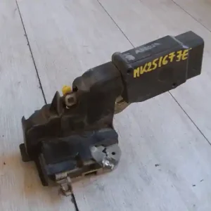 Vedd meg most VOLVO V40 Jobb első ajtó zárszerkezet központizáras kombi bontott alkatrész