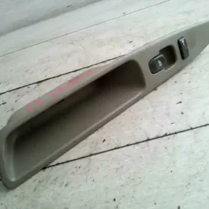 Vedd meg online VOLVO V40 Jobb első ablakemelő kapcsoló bontott alkatrész