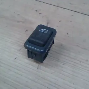 Kedvezményes ár VOLVO V40 Jobb első ablakemelő kapcsoló bontott alkatrész