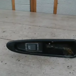 VOLVO V40 Jobb hátsó ablakemelő kapcsoló bontott alkatrész Újdonság