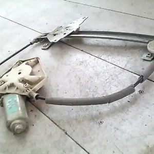 Különleges ajánlat VOLVO V40 Jobb hátsó ablakemelő szerkezet elektromos kombi bontott alkatrész