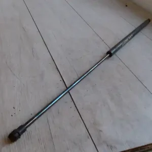 Alacsony ár VOLVO V40 Motorháztető kitámasztó teleszkóp pozíció független bontott alkatrész