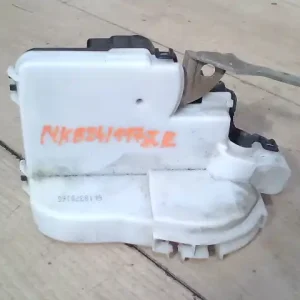 Árengedmény VW CADDY 96-04 Jobb első ajtó zárszerkezet központizáras bontott alkatrész