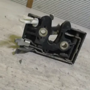 Azonnali szállítás VW GOLF II. Jobb első ajtó zárszerkezet mechanikus bontott alkatrész