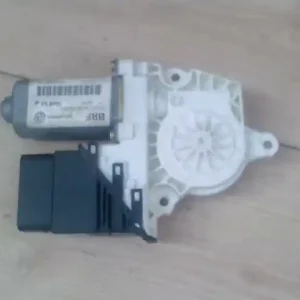 Azonnal elérhető VW GOLF IV. Bal hátsó ablakemelő motor kombi bontott alkatrész
