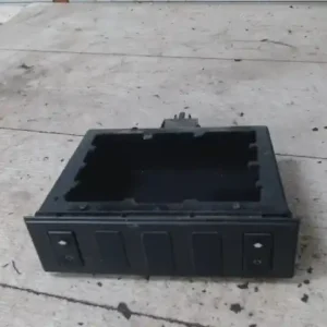 Akció VW GOLF IV. Tároló rekesz első 5 ajtós ferdehátu bontott alkatrész