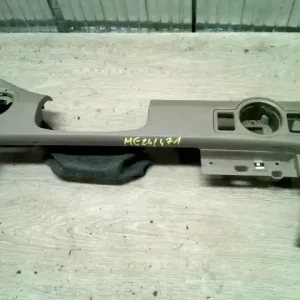 Akció VW Passat (B6) 2005.03.01-2010.10.31 Kormányoszlop burkolat felső bontott alkatrész