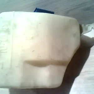 Alacsony ár VW PASSAT 93-96 Ablakmosó tartály 4 ajtós, sedanbontott alkatrész