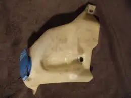 Alacsony ár VW POLO III. 94-99 Ablakmosó tartály bontott alkatrész