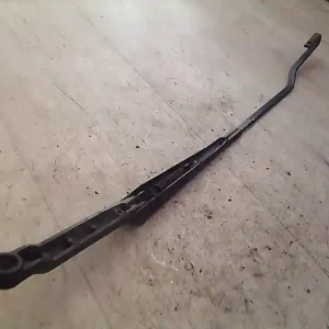 Azonnal elérhető VW POLO III. 94-99 Ablaktörlő kar jobb első bontott alkatrész