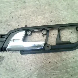 VW POLO V. 02-05 Bal első belső kilincs 5 ajtós, ferdehátú bontott alkatrész Kedvezményes ár