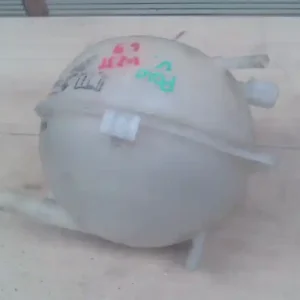 VW POLO V. 02-05 Kiegyenlítő tartály kupak nélkül, 1.4i bontott alkatrész Biztonságos fizetés