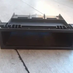 VW POLO V. 02-05 Tároló rekesz első bontott alkatrész Végkiárusítás