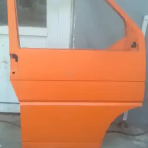 Akció VW T4 -96 Jobb első ajtó. narancssárgabontott alkatrész