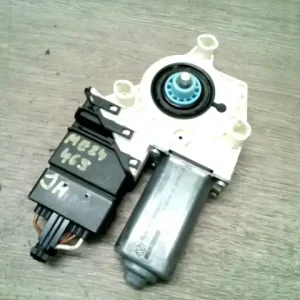 VW Touran 2003.04.01-2006.11.30 Jobb hátsó ablakemelő motor bontott alkatrész Bestseller