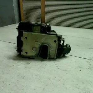 VW VENTO Bal hátsó ajtó zárszerkezet központi záras 4 ajtós bontott alkatrész Expressz kézbesítés